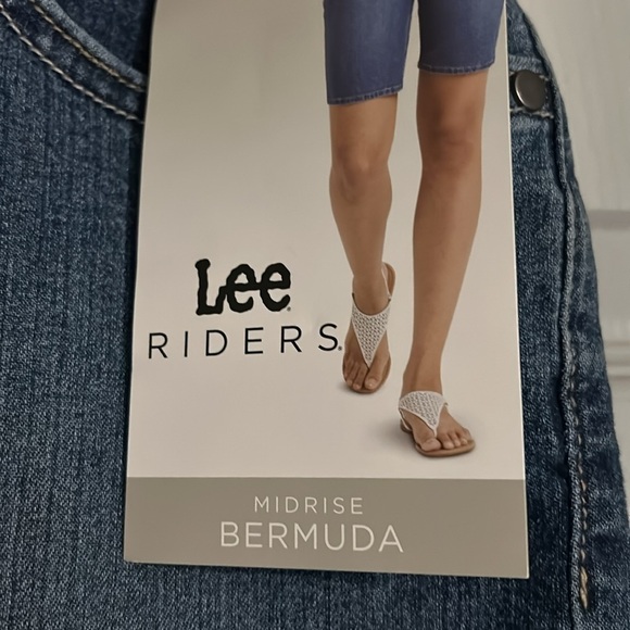 Lee midrise Bermuda shorts with belt, size 6 NWT - Picture 3 of 3